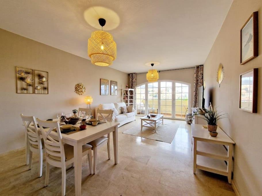 Royal Golf View: 2Br, Pools & Ac Apartment Sitio de Calahonda Exterior photo