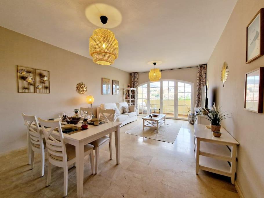 Royal Golf View: 2Br, Pools & Ac Apartment Sitio de Calahonda Exterior photo