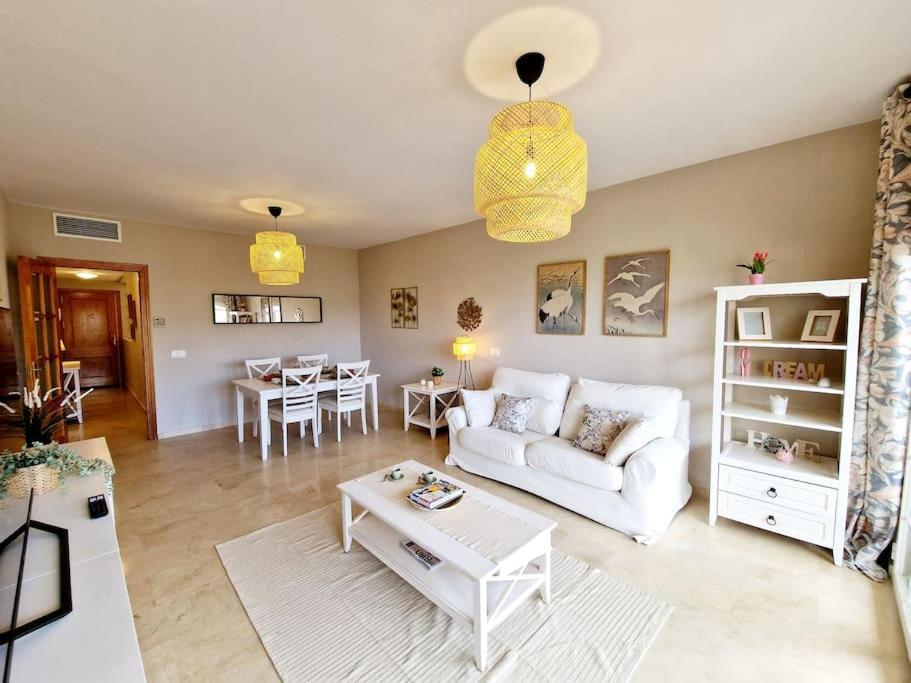 Royal Golf View: 2Br, Pools & Ac Apartment Sitio de Calahonda Exterior photo